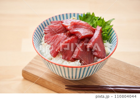 本まぐろの漬丼 110804044