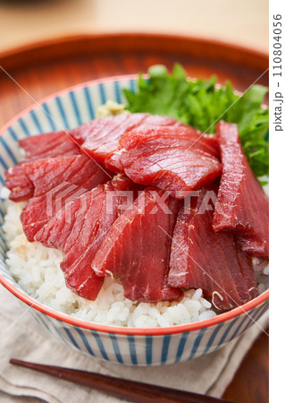 本まぐろの漬丼 110804056