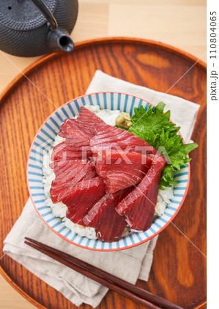 本まぐろの漬丼 110804065