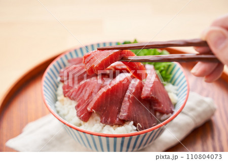 本まぐろの漬丼 本まぐろの漬丼 110804073