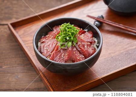 本まぐろの漬丼 110804081