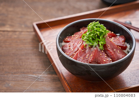 本まぐろの漬丼 110804083