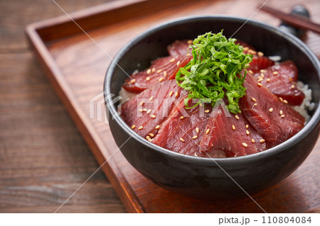 本まぐろの漬丼 110804084
