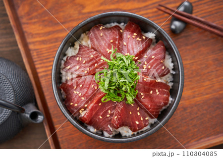 本まぐろの漬丼 本まぐろの漬丼 110804085