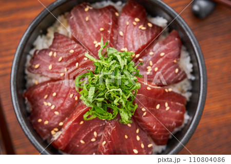 本まぐろの漬丼 本まぐろの漬丼 110804086