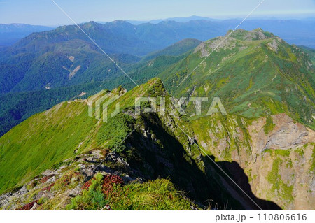 ニぺソツ山頂上からの石狩岳への稜線 ニぺソツ山頂上からの石狩岳への稜線 110806616