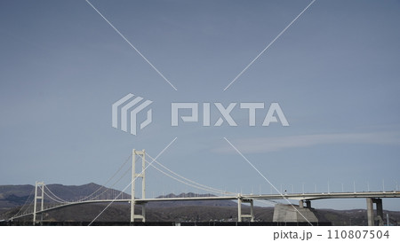 北海道室蘭市にある白鳥大橋を道の駅みたら室蘭から見た写真 110807504