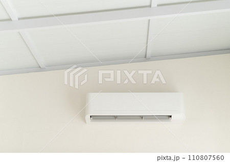 air conditioning system. pure indoor climate. With advanced technology and energy efficient operation, white room wall mounted unit ensures optimal temperature and ventilation. air conditioning system. pure indoor climate. With advanced technology and energy efficient operation, white room wall mounted unit ensures optimal temperature and ventilation. 110807560