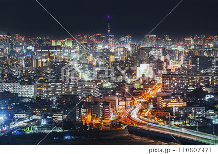川崎から東京方面の夜景を眺める【神奈川県・川崎市】 110807971