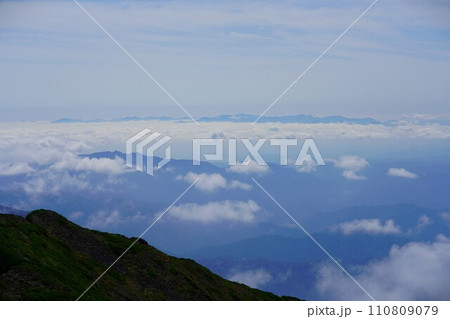 ニぺソツ山頂上からの日高山脈 110809079