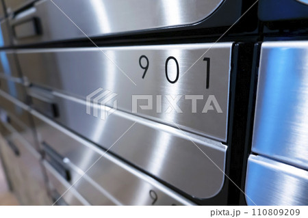 マンションの郵便受け 110809209