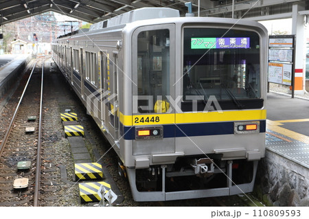 東武日光駅で出発を待つ東武20400型電車 東武日光駅で出発を待つ東武20400型電車 110809593