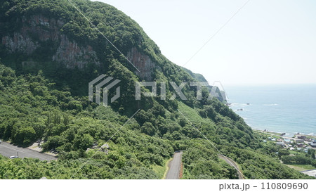 北海道増毛の雄冬岬展望台からみた日本海 北海道増毛の雄冬岬展望台からみた日本海 110809690