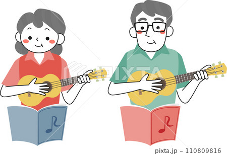 ウクレレを弾くシニア女性とシニア男性 110809816