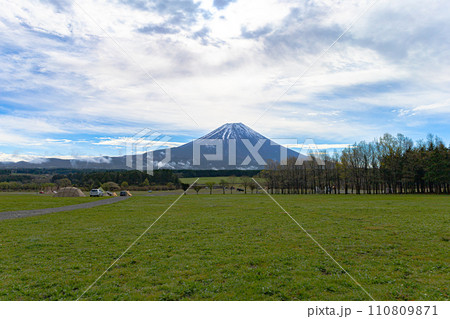 ふもとっぱらキャンプ場からの富士山3 110809871