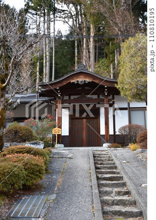 冬の奈良井宿の法然寺 長野 冬の奈良井宿の法然寺 長野 110810195