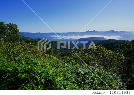 ニぺソツ山登山道からのピリベツ岳・西クマネシリ岳・南クマネシリ岳 ニぺソツ山登山道からのピリベツ岳・西クマネシリ岳・南クマネシリ岳 110811932