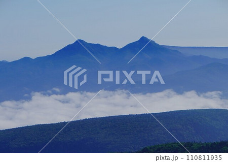 ニぺソツ山登山道からのピリベツ岳・西クマネシリ岳 ニぺソツ山登山道からのピリベツ岳・西クマネシリ岳 110811935