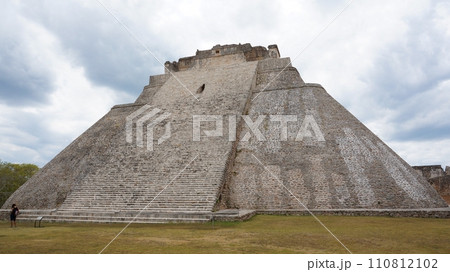 ウシュマル遺跡、魔法使いのピラミッド【メキシコ】 ウシュマル遺跡、魔法使いのピラミッド【メキシコ】 110812102