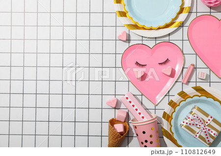 A pink heart-shaped plate on a light background. 110812649