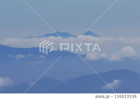 ニぺソツ山登山道からの雌阿寒岳・阿寒富士 ニぺソツ山登山道からの雌阿寒岳・阿寒富士 110813539