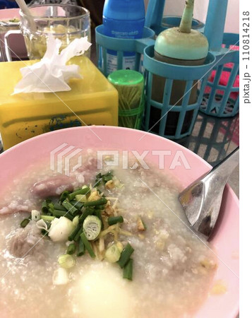 タイのひとびとの朝食の定番 ジョーク タイのひとびとの朝食の定番 ジョーク 110814218