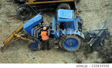 Kiev, Ukraine March 13, 2019: Workers repair equipment on the construction of the zero cycle foundation of the entertainment center 110814508