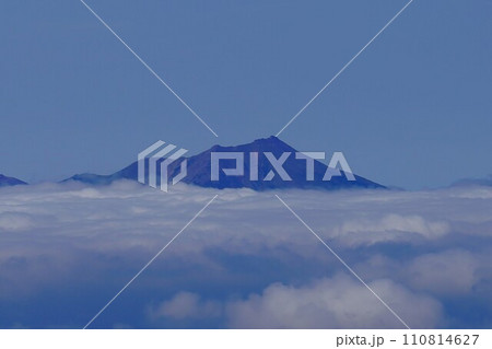 ニぺソツ山稜線からの美瑛岳 ニぺソツ山稜線からの美瑛岳 110814627