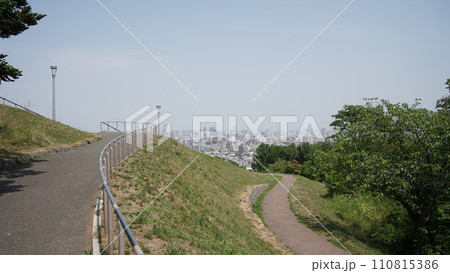 北海道札幌の街並みを見ることができる旭山記念公園 110815386