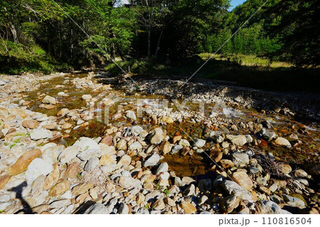 ペテガリ岳のベッピリガイ沢川の渡渉点 110816504