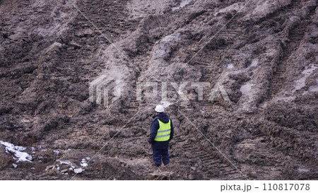 Kiev, Ukraine March 13, 2019:  Workers - zero-cycle construction of the foundation of an entertainment center 110817078