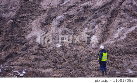 Kiev, Ukraine March 13, 2019:  Workers - zero-cycle construction of the foundation of an entertainment center 110817088