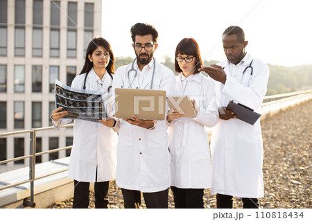 Medical specialist sharing with experience and knowledge with partners. 110818434