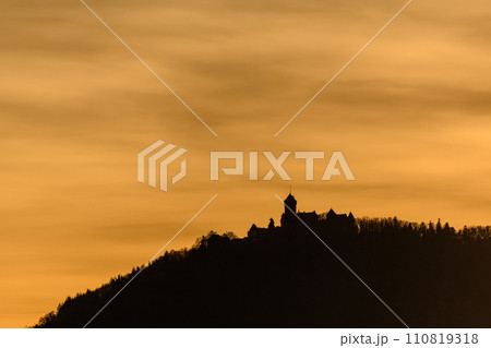 Silhouette of the Haut Koenigsbourg castle on the top of a mountain. 110819318