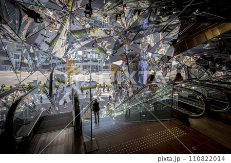 view of the mirrored interior of Tokyu Plaza Omotesando 110822014