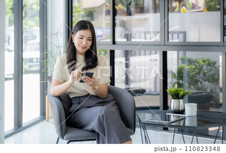 Successful businesswoman financier investors use smartphone to communicate remotely over the internet or video call to set challenging business goals and ready to achieve targets from work office 110823348