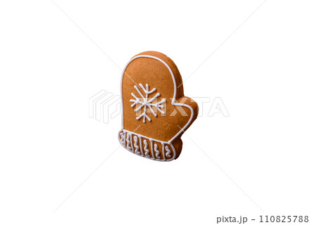Beautiful delicious sweet winter Christmas gingerbread cookies on a bronze textured background 110825788