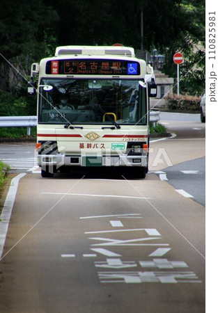 鉄道路線と遜色ない輸送力や利便性… 大都市の基幹的交通を担う『基幹バス』 鉄道路線と遜色ない輸送力や利便性… 大都市の基幹的交通を担う『基幹バス』 110825981
