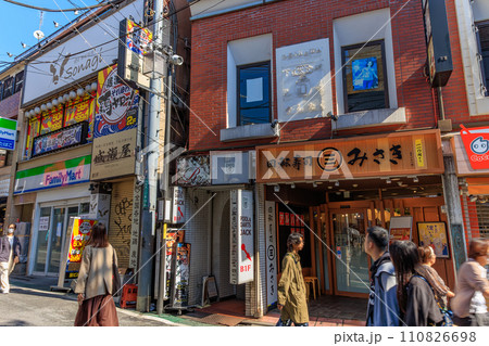 東京 世田谷区 下北沢の都市風景 下北沢南口商店街 東京 世田谷区 下北沢の都市風景 下北沢南口商店街 110826698