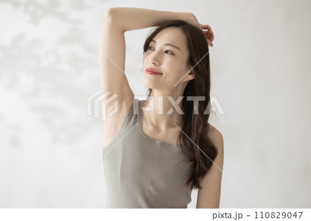 脇ケア・脱毛・美肌の女性イメージ 110829047