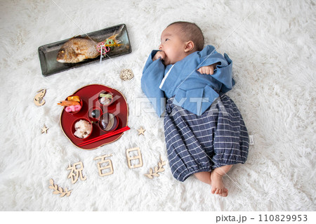 お食い初め 記念撮影 110829953