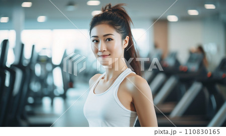 ジムで筋トレで鍛える女性 Lady has a workout in gym AI生成画像 110830165
