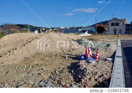 宅地の造成工事風景 110831788