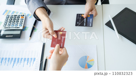 Employees present with mock up credit card payments to business customers. Ready to provide discounts and life insurance Employees present with mock up credit card payments to business customers. Ready to provide discounts and life insurance 110832323