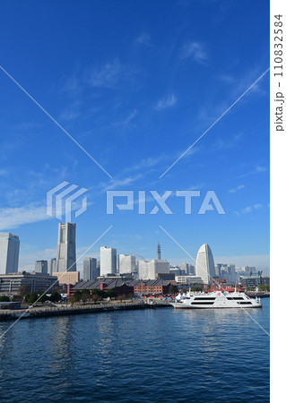 横浜港大さん橋からのみなとみらい 横浜港大さん橋からのみなとみらい 110832584