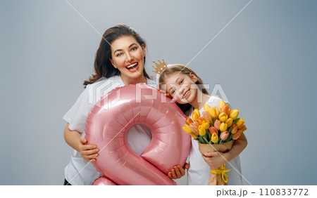 Daughter and mother with bouquet of flowers 110833772