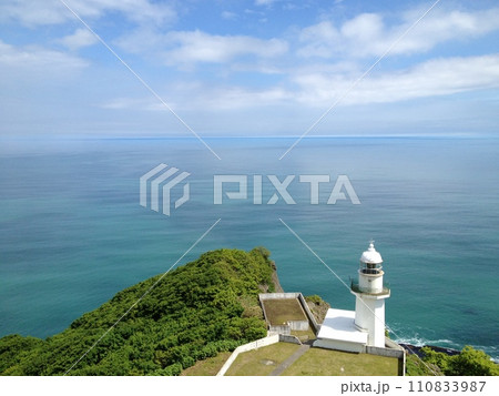 北海道室蘭市の太平洋に面する岬「地球岬」 110833987