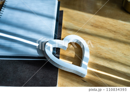 コンセプチュアルなイメージフォト コンセプチュアルなイメージフォト 110834393