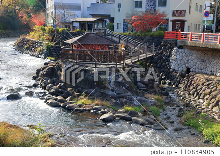 Tokko no Yu, an open air foot bath located on the Katsura river at Shuzenji onsen in the Izu peninsula of Shizuoka prefecture in Japan 110834905