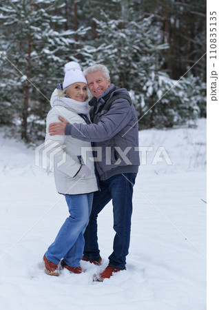 Happy senior couple at snowy winter park. 110835135